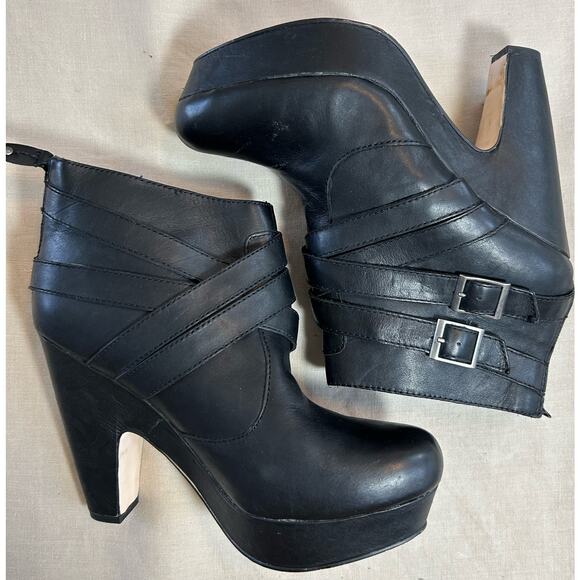 Seychelles Black Leather Heeled Platform Bootie Strap and Buckle Accent Sz 10 - Picture 2 of 9